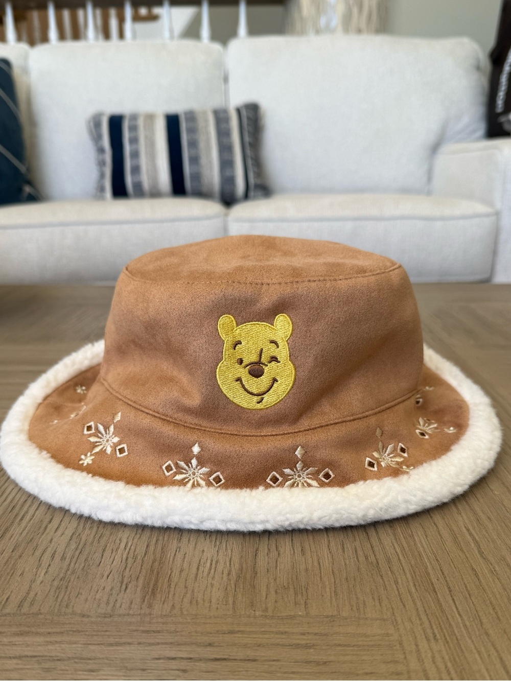 Japan Miniso faux suede Disney Winnie the Pooh bucket hat Sherpa Lined NWOT
